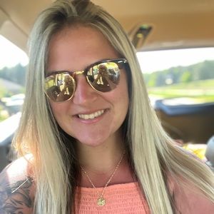 Meet your Posher, Lauren